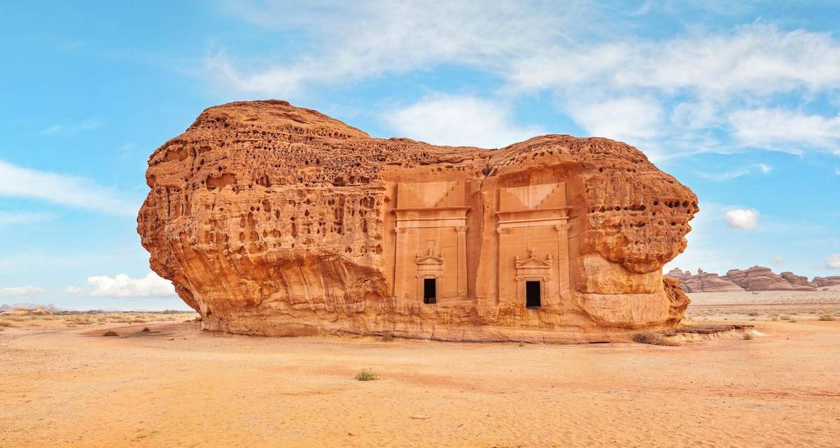 مقابر نبطية منحوتة في صخر الحِجر بالعلا